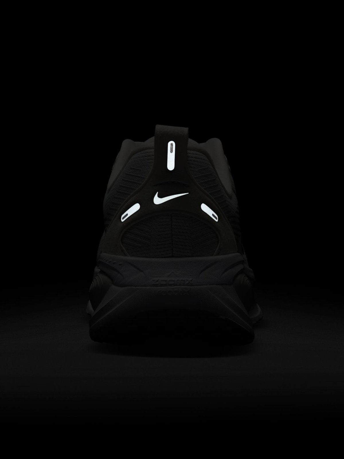 Nike Vomero 18 White / Metallic Silver / Photon Dust