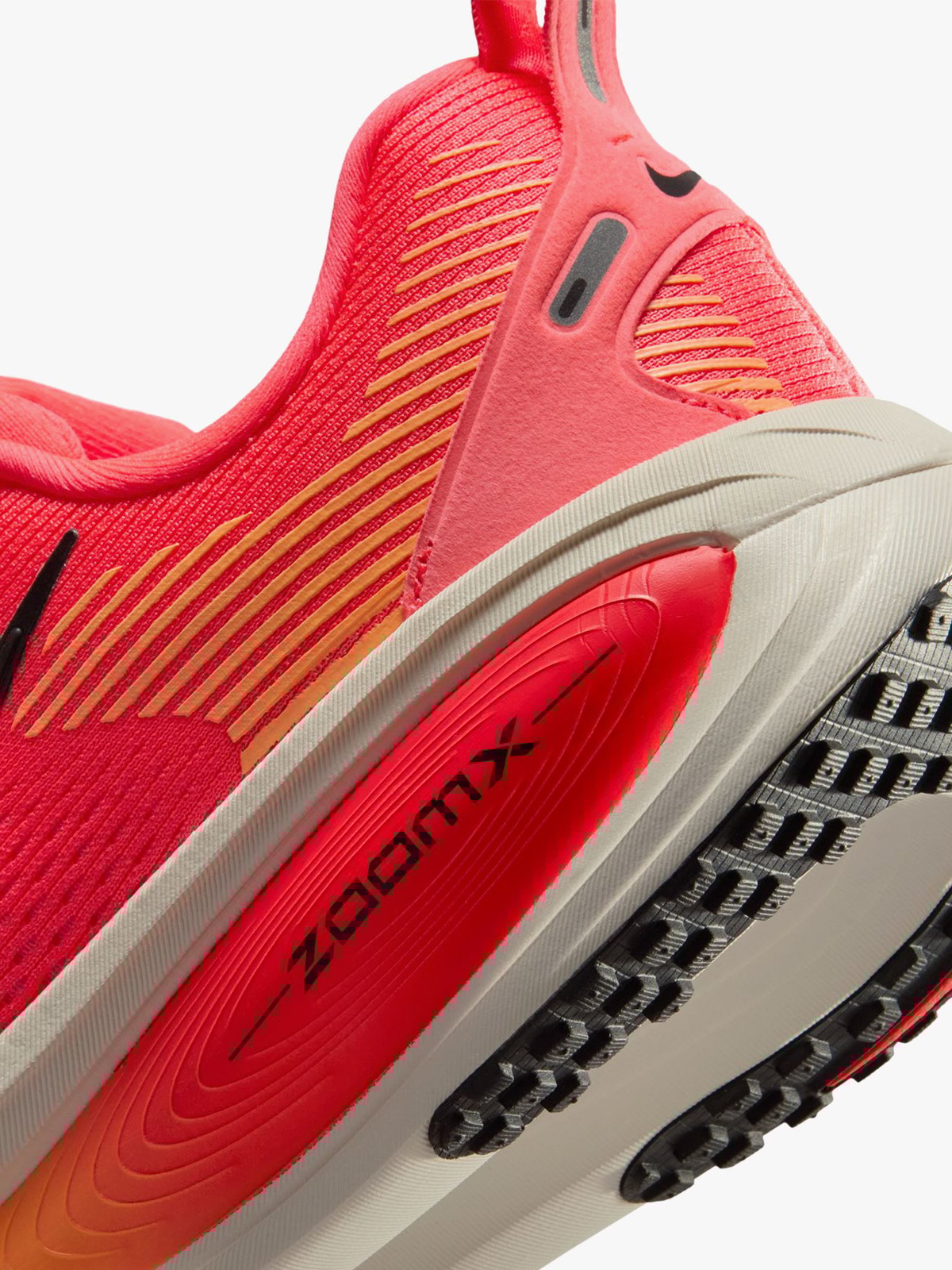 Nike Vomero 18 Hot Lava / Black / Chalk / Orange Pulse