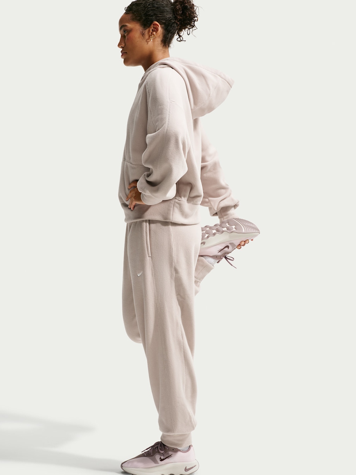 Nike One Therma-Fit Polar Fleece Jogger Beige
