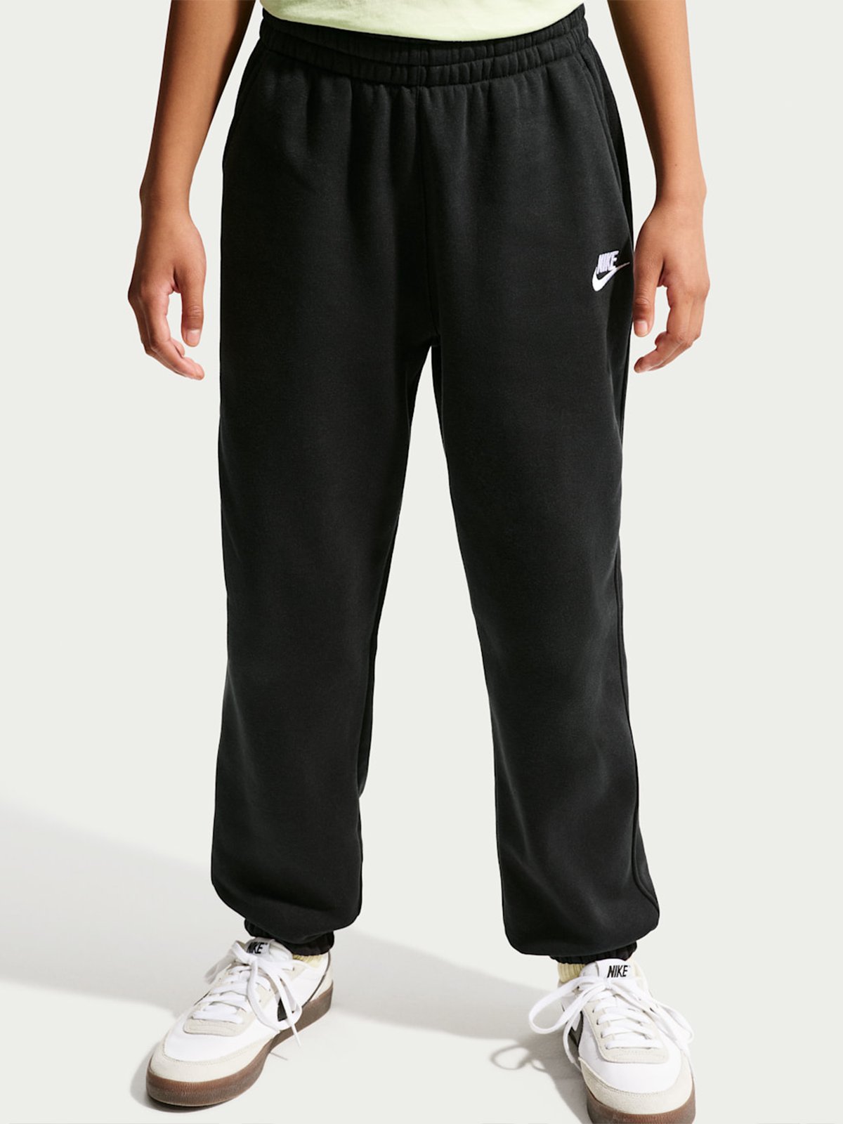 Nike Sportswear Club Fleece Black / White