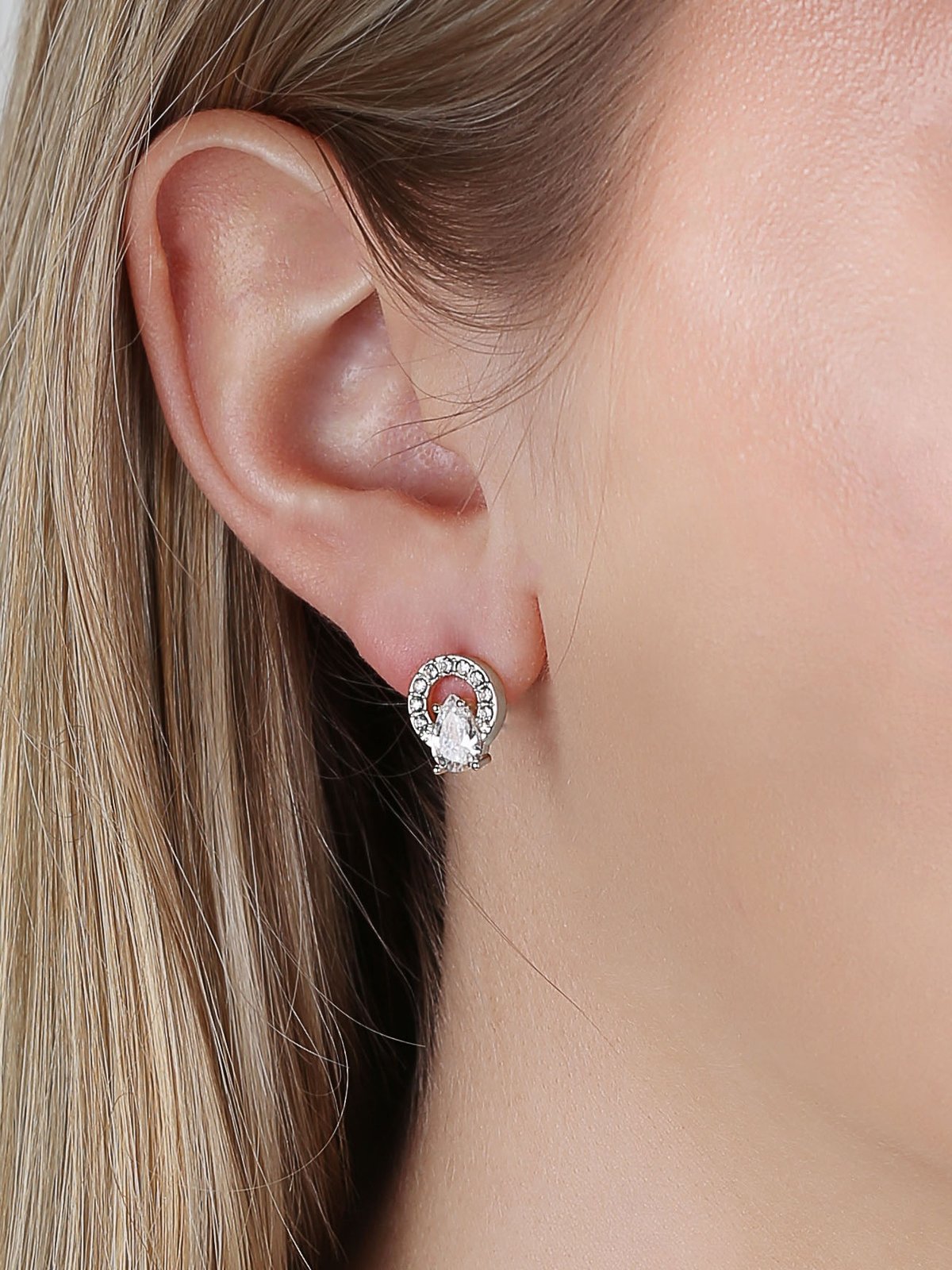Snö Of Sweden Callie crystal circle ear Sølv