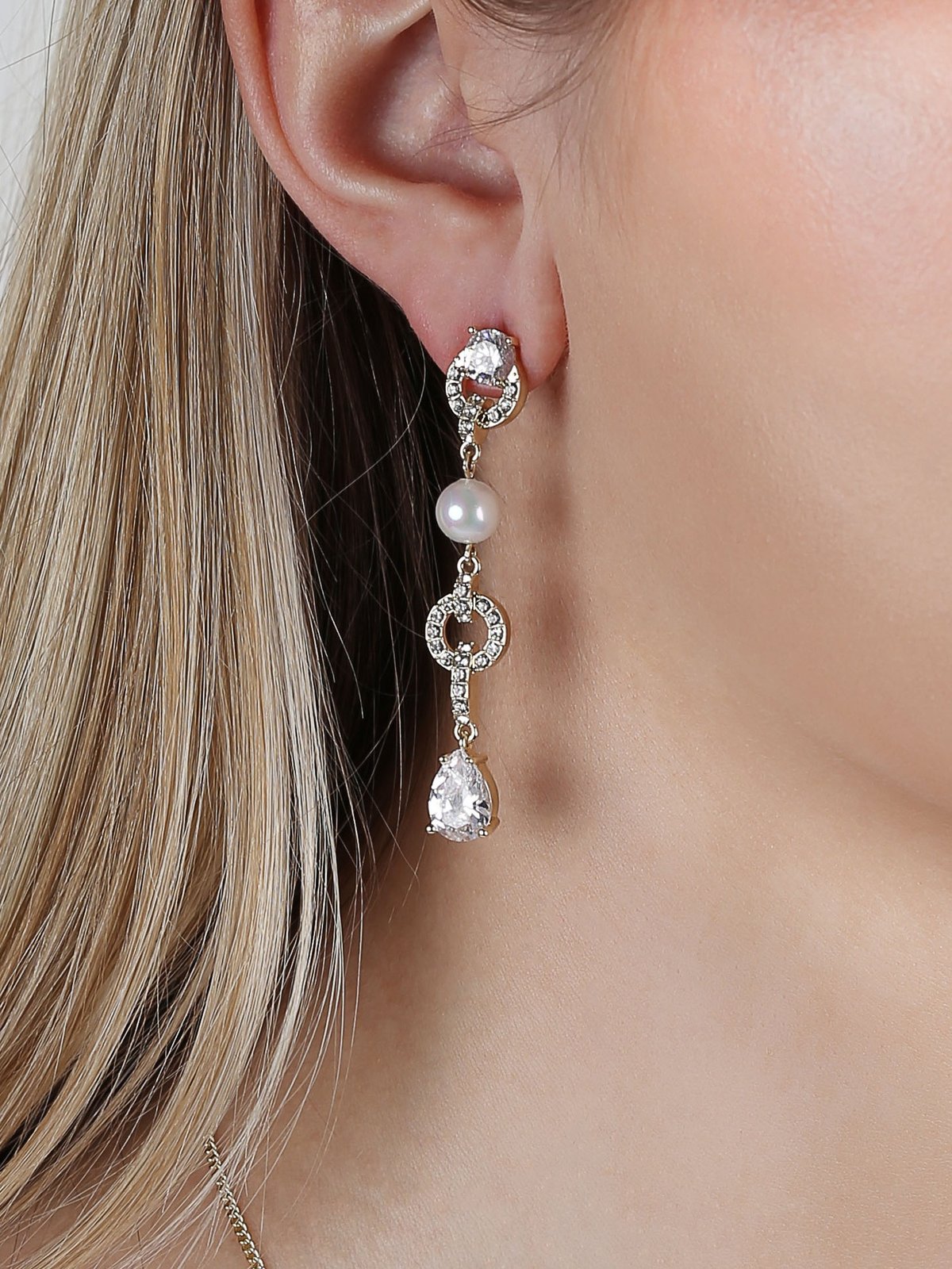 Snö Of Sweden Callie long crystal pearl ear Gull