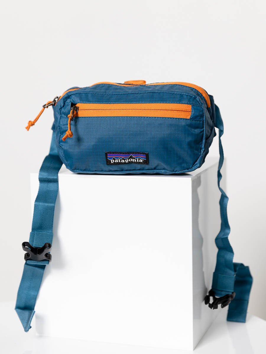 Patagonia Ultralight Black Hole Mini Hip Wavy Blue