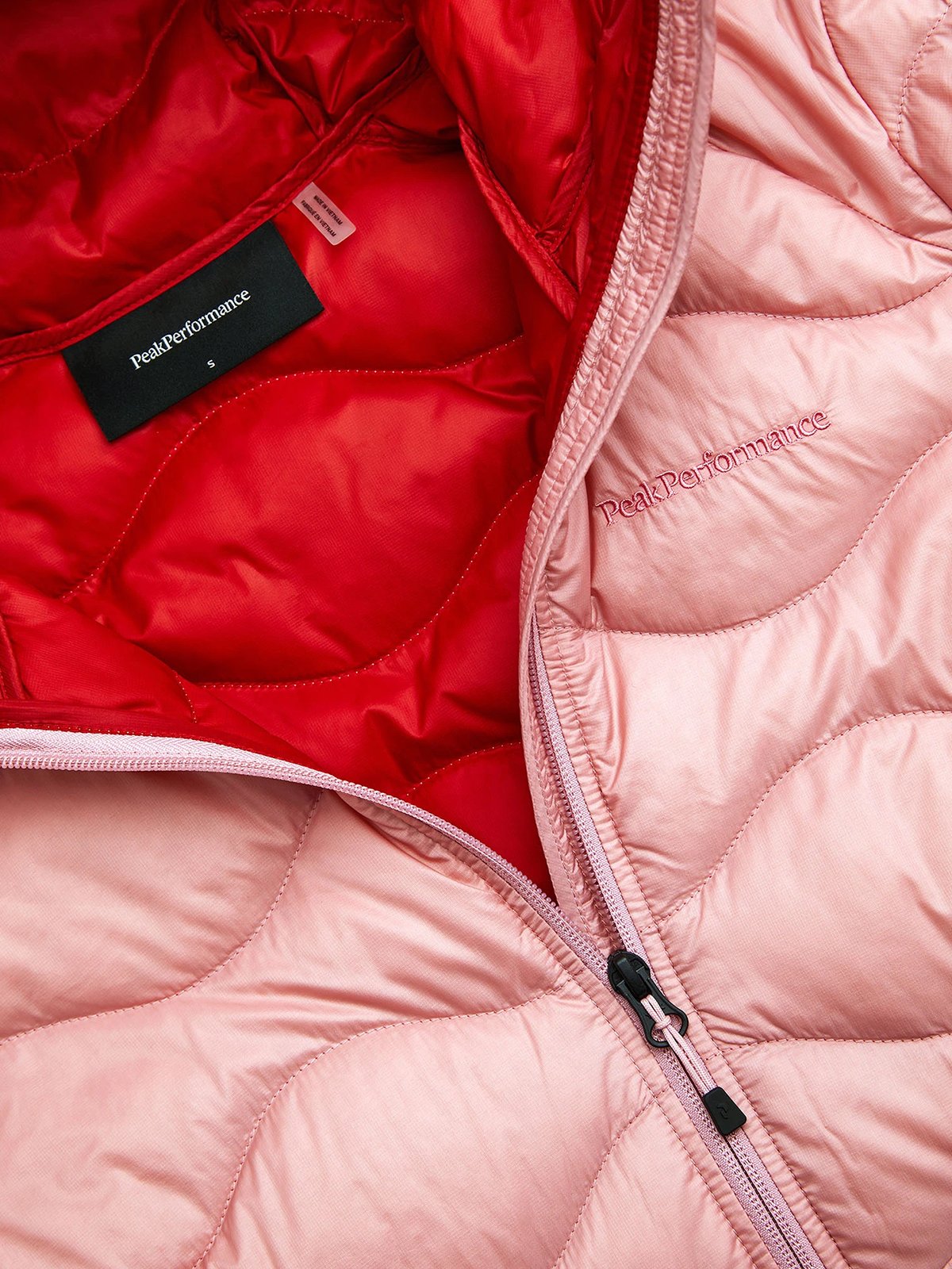 Peak Performance Helium Down Hood Jacket Women Warm Blush / Red Pompeian