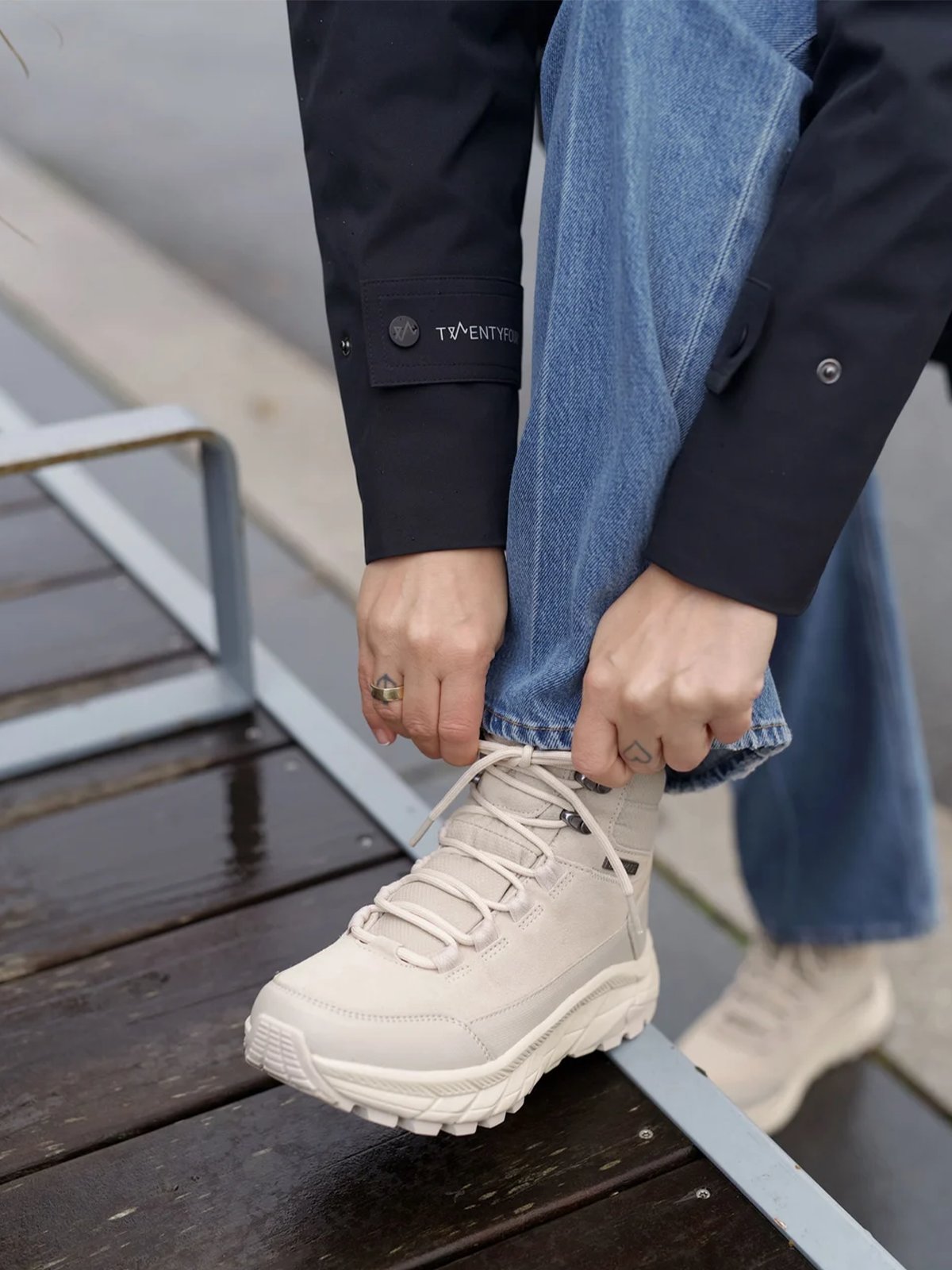 Twentyfour Mode Waterproof Urban Mid Gråhvit