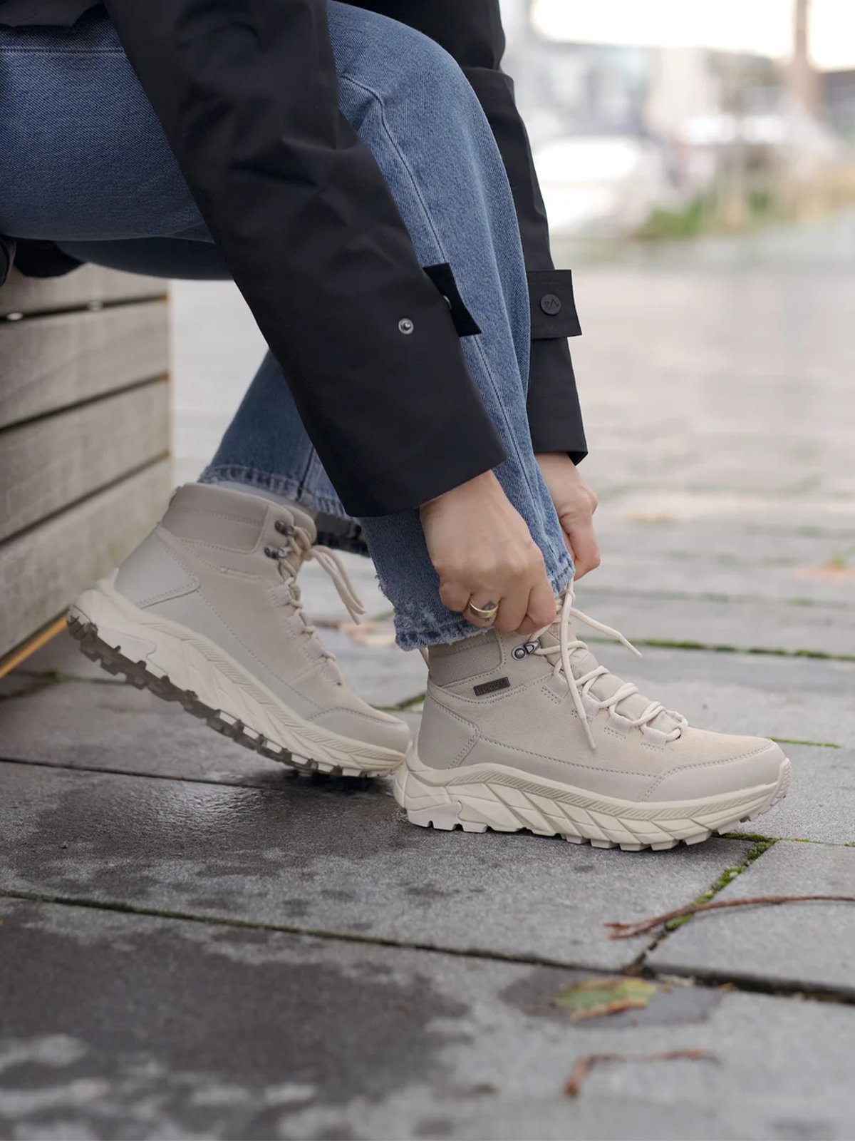 Twentyfour Mode Waterproof Urban Mid Gråhvit