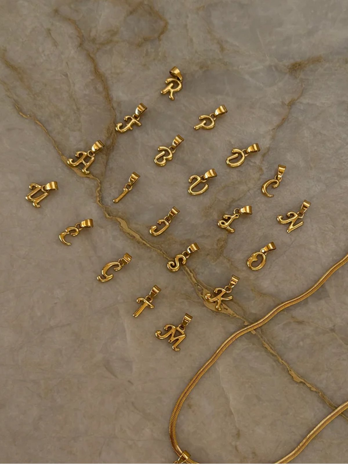 Who Is She Bone Letter Necklace Silver Silver / Bokstav: B