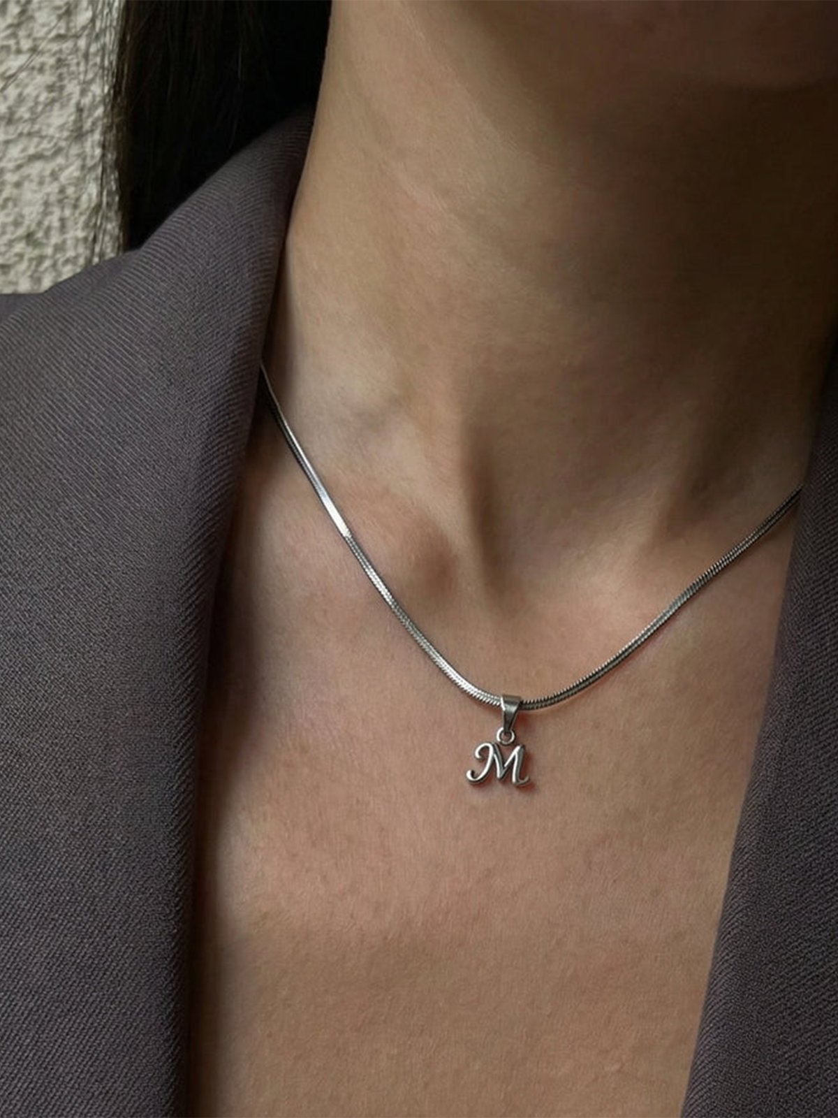 Who Is She Bone Letter Necklace Silver Silver / Bokstav: M