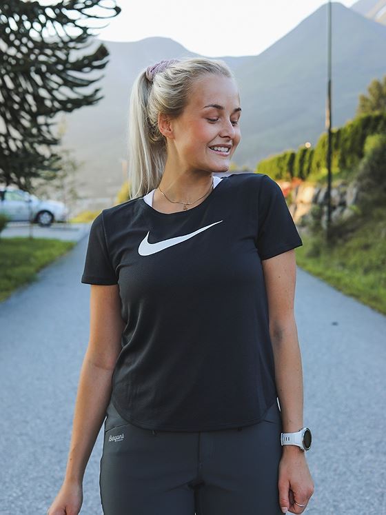 Nike Swoosh Run Tee Black/ Reflective Silver