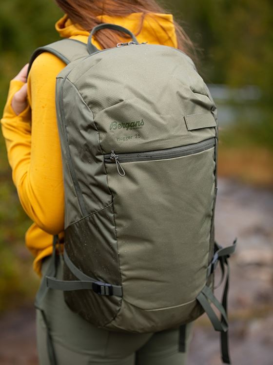 Bergans Hugger 25L Dark Green Mud / Green Mud