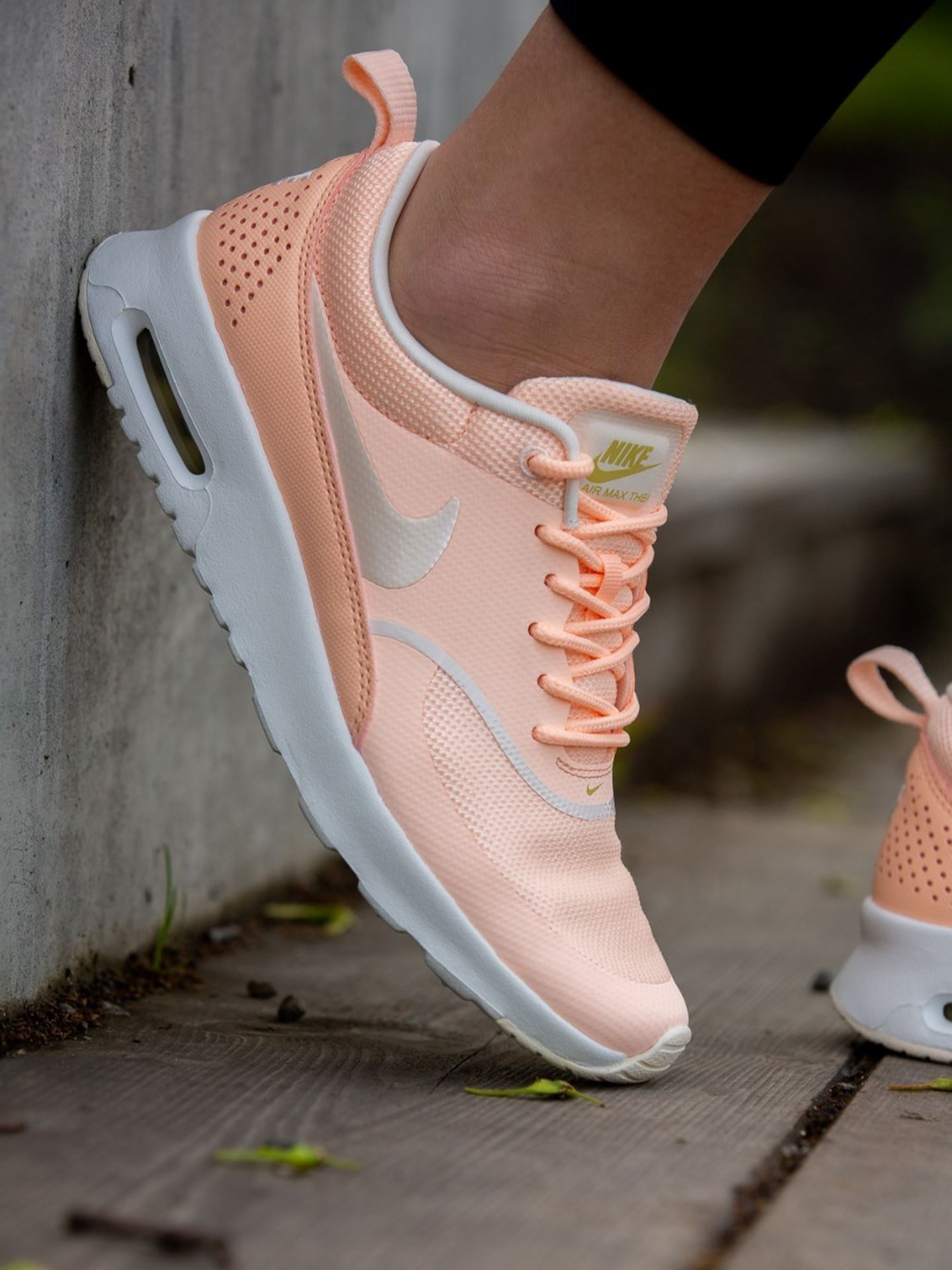 Air max deals thea crimson tint