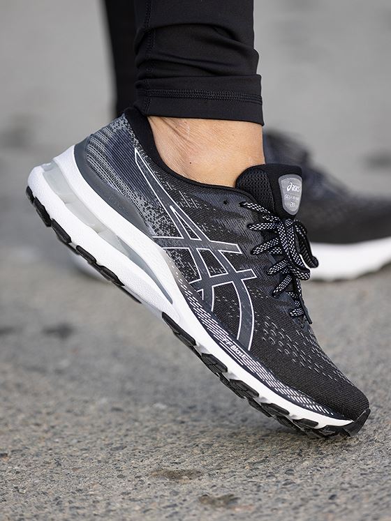 Asics Gel-Kayano 28 Black/White