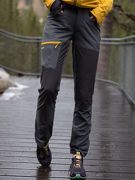 Bergans Cecilie Mountain Softshell Pants Solid Dark Grey / Solid Charcoal / Light Golden Yellow