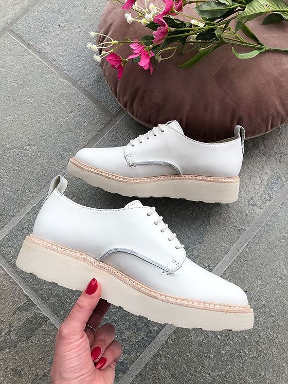 Clarks Trace Walk White Leather