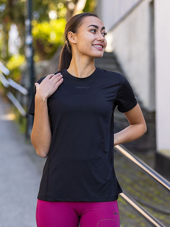 Craft Adv Essence Short Sleeve Tee Svart