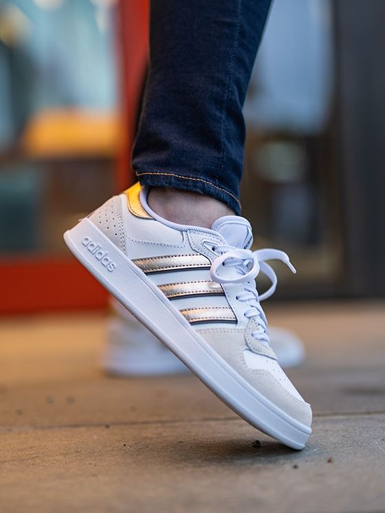 adidas Breaknet Plus Cloud White / Champagne Metallic / Grey Three