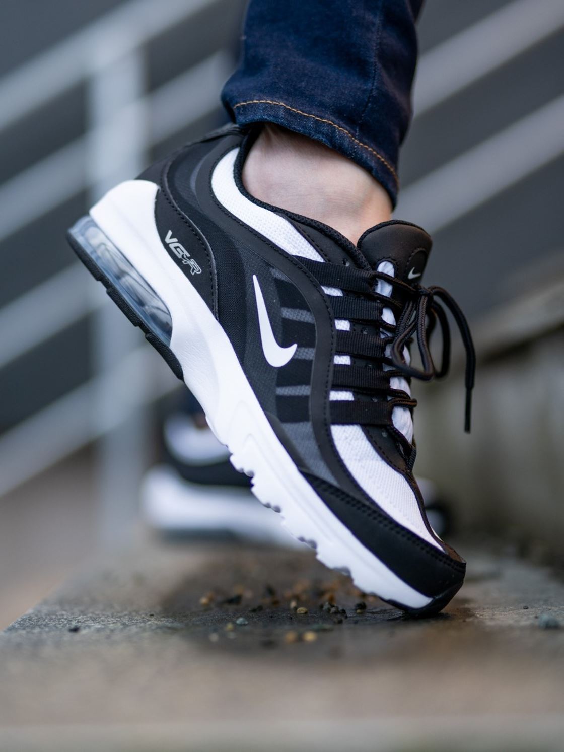 nike vg r black and white