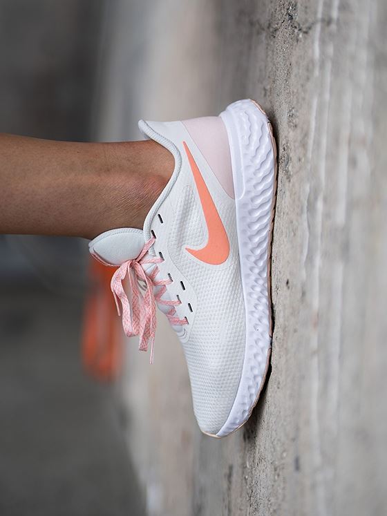 Nike Revolution 5 Summit White/ Crimson Bliss-Orange Pearl