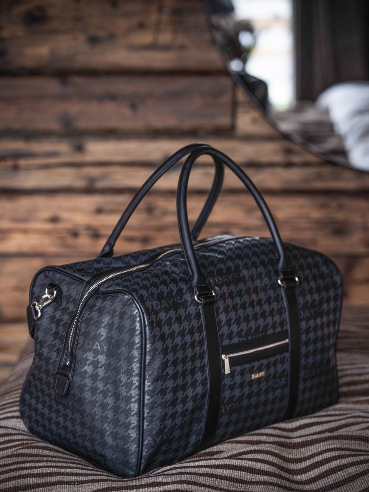 Day weekend hotsell bag