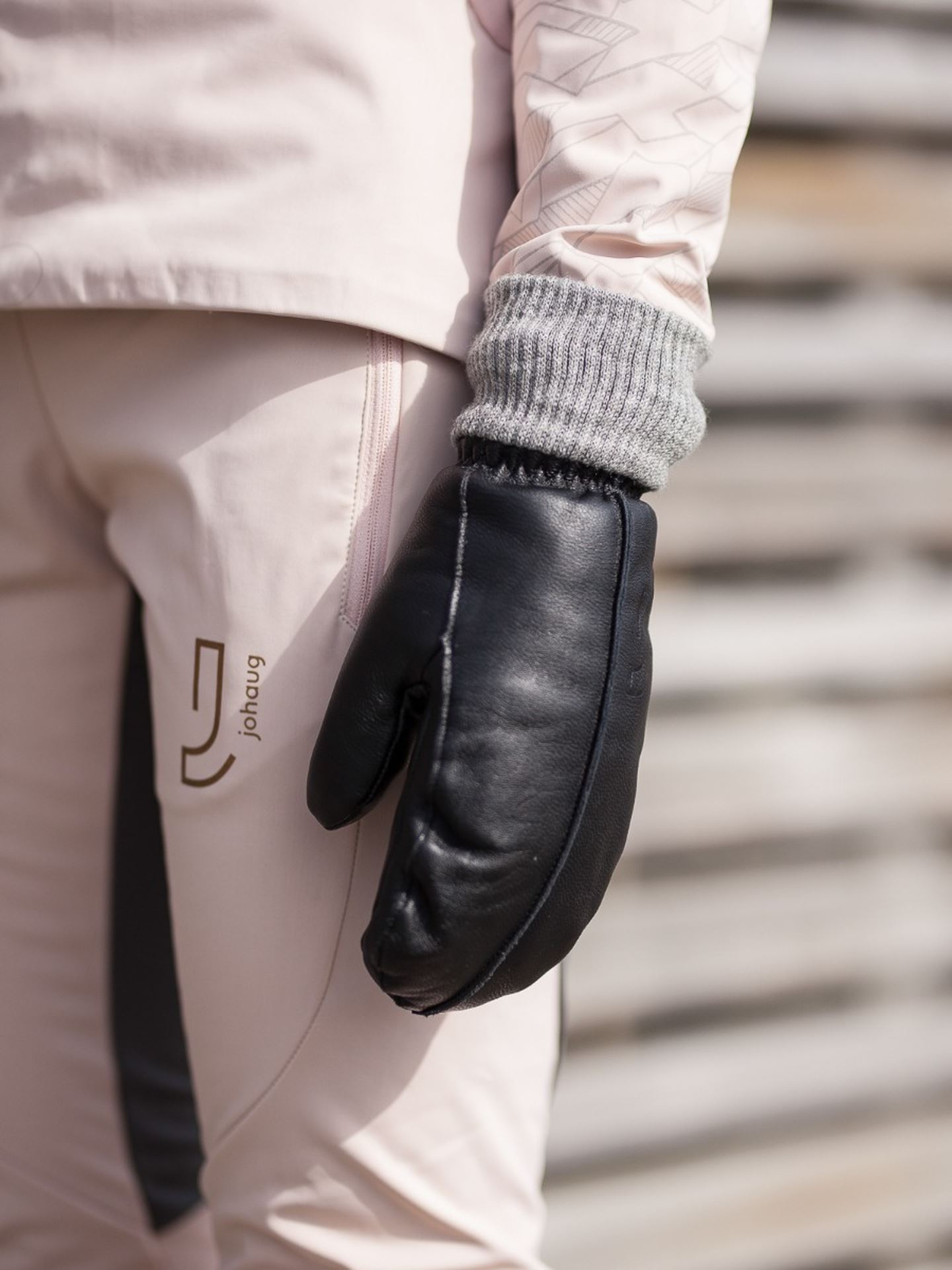 Johaug Leather Mitten Black