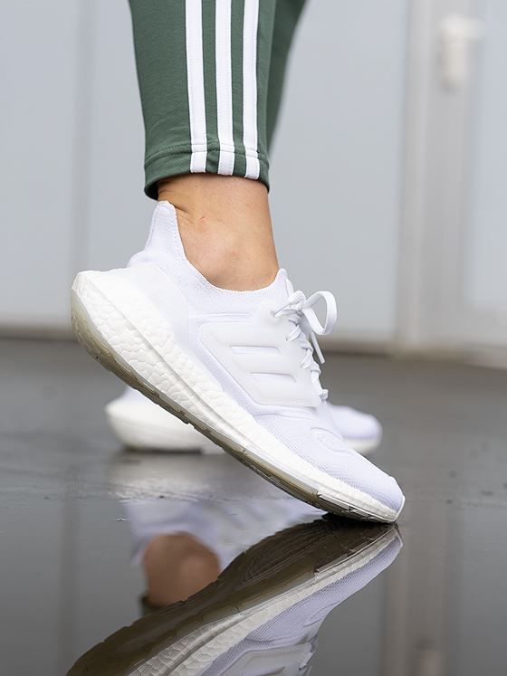 adidas UltraBoost 22 Cloud White / Cloud White / Crystal White