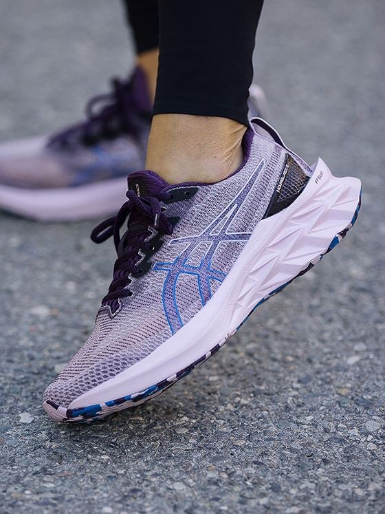 Asics Novablast 2 Limited Edition Deep Plum / Barely Rose