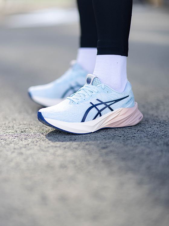 Asics Novablast 3 Blå