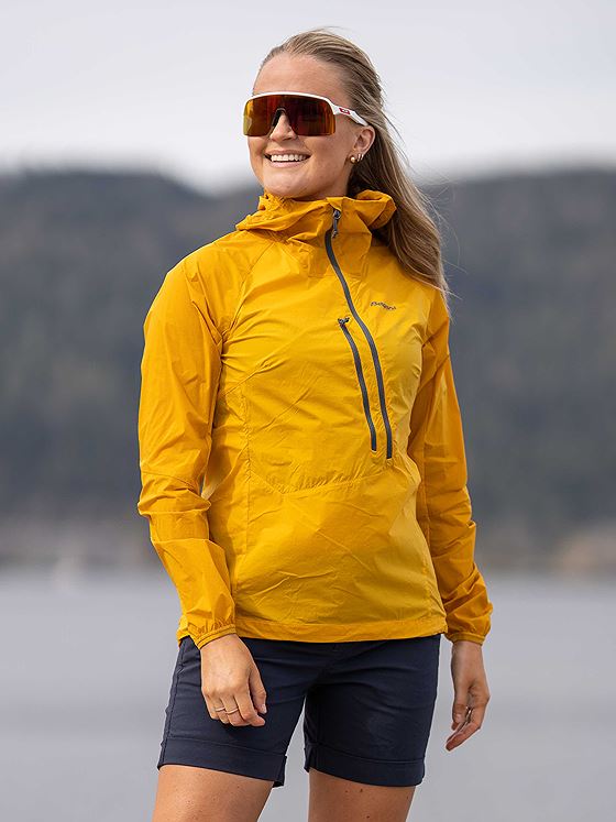 Bergans Cecilie Light Wind Anorak Light Golden Yellow / Golden Yellow / Solid Dark Grey