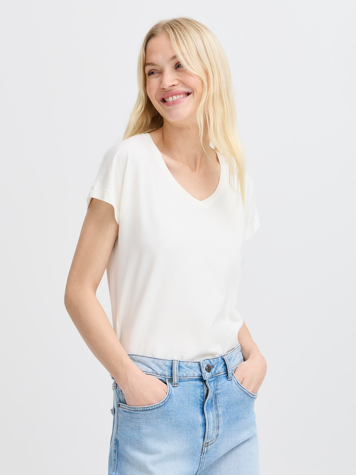 B.YOUNG Pamila V Tee Off White