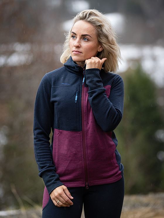 Devold Nibba Merino Jacket Hood Woman Ink/Beetroot