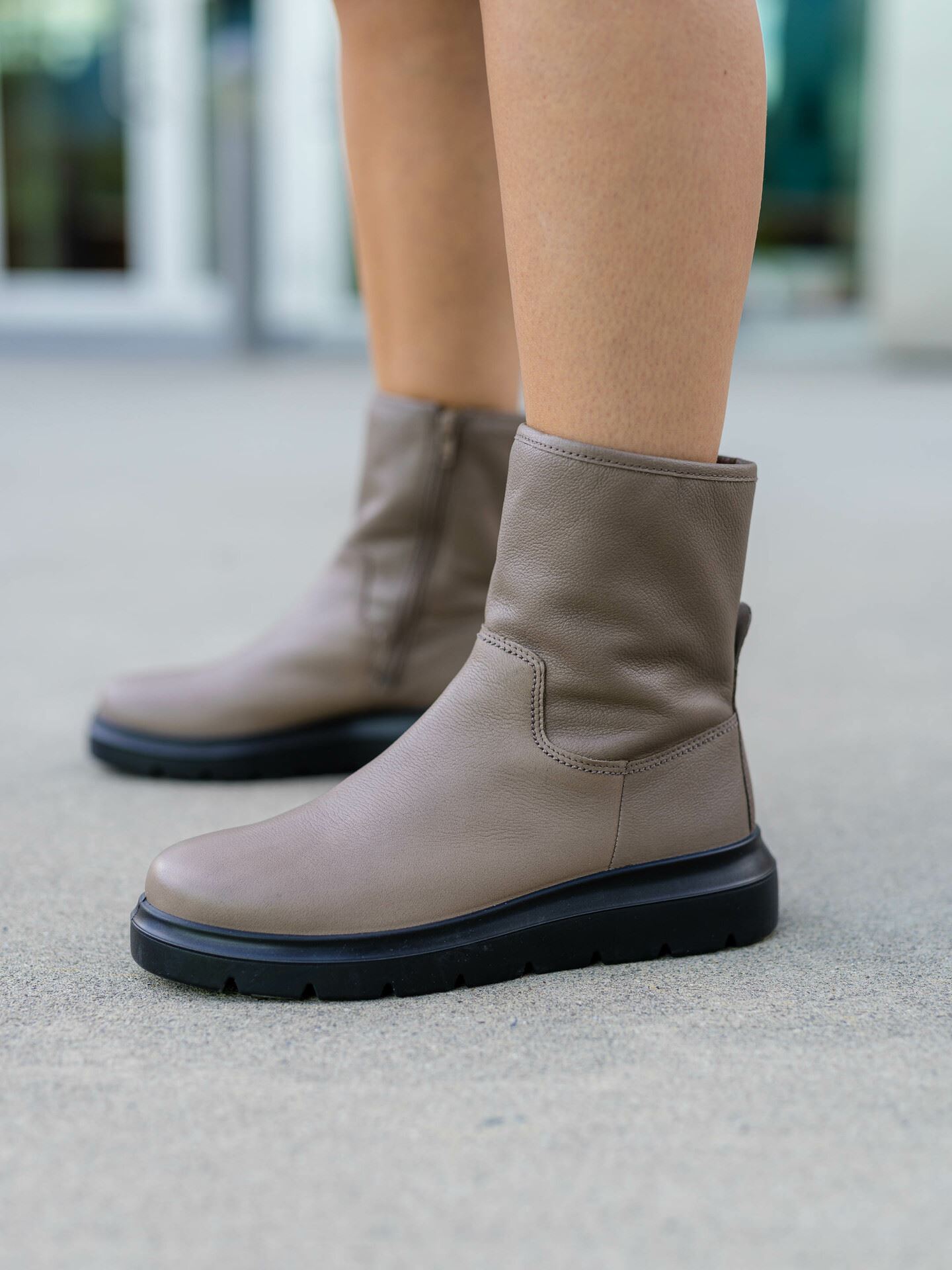 Ecco saunter mid cut boot top