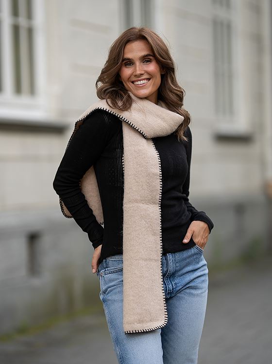 Ichi Glebbi Scarf Doeskin
