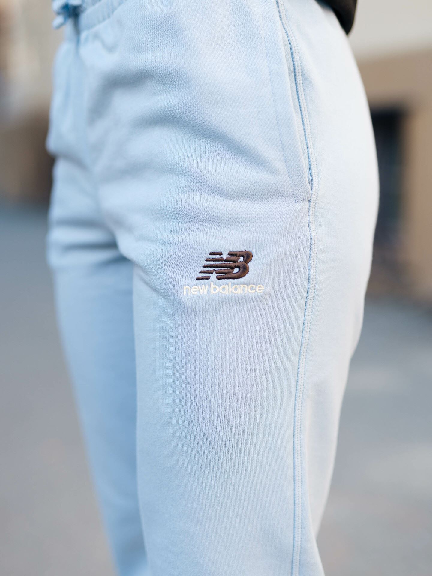 New Balance Uni-ssentials French Terry Sweatpant Lyseblå