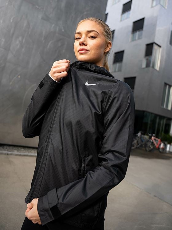 Nike Essential Jacket Black/ Reflective Silver