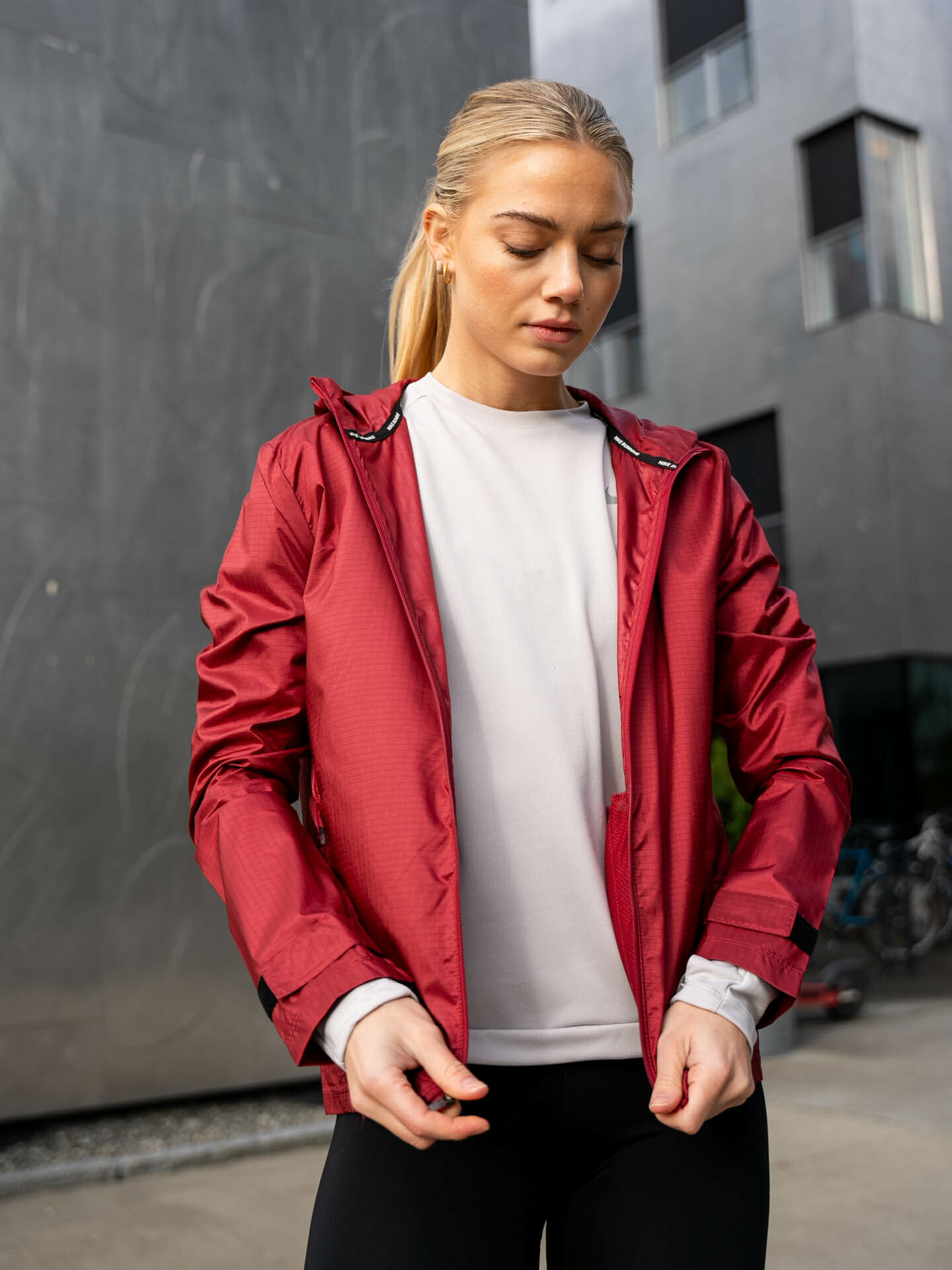 nike essential løpejakke