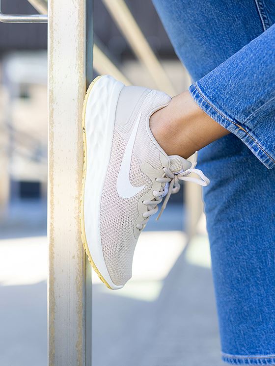Nike Revolution 6 Next Nature Sanddrift / Topaz Gold / Indigo Haze / White