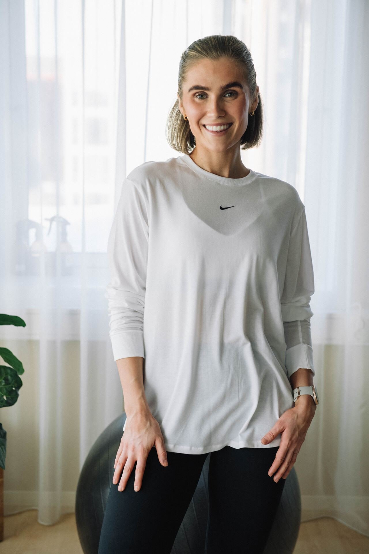 Nike One Relaxed Dri-Fit Long Sleeve White / Black