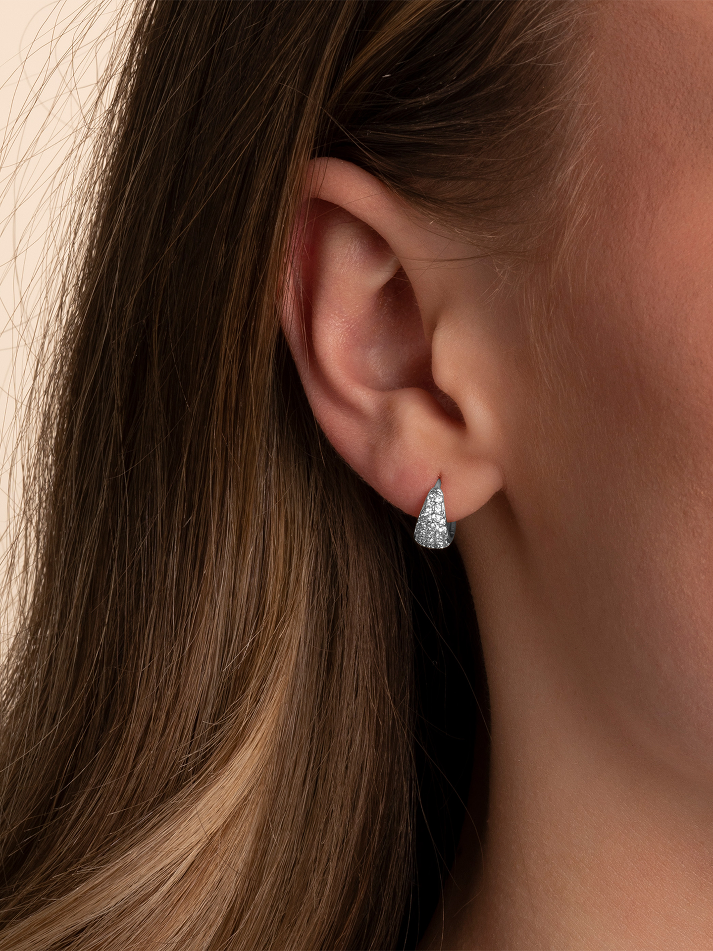 Snö Of Sweden Essential Honey Crystal Small Oval Ear Sølv