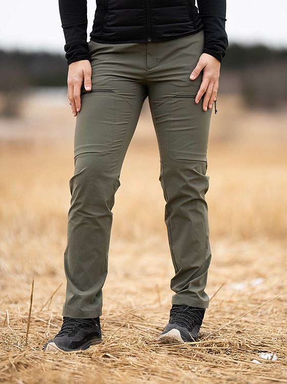 Peak Performance Light Cargo Pants Pine Needle