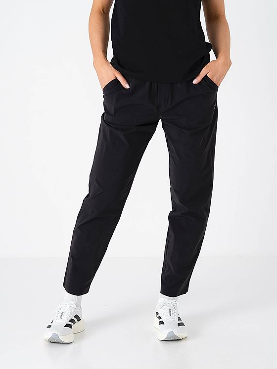 Peak Performance Tech Jogger Pants Women Black