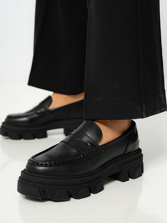 Pavement Sissie Black