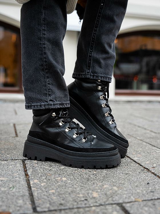 Pavement Makena Wool Black/White