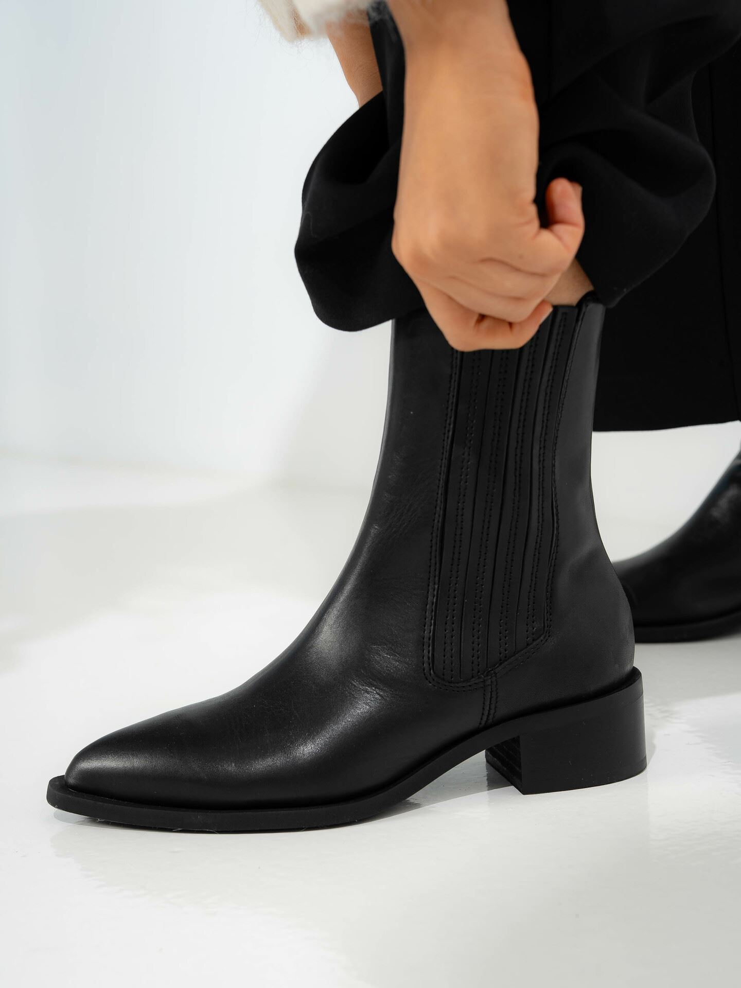 Pavement Shani Black