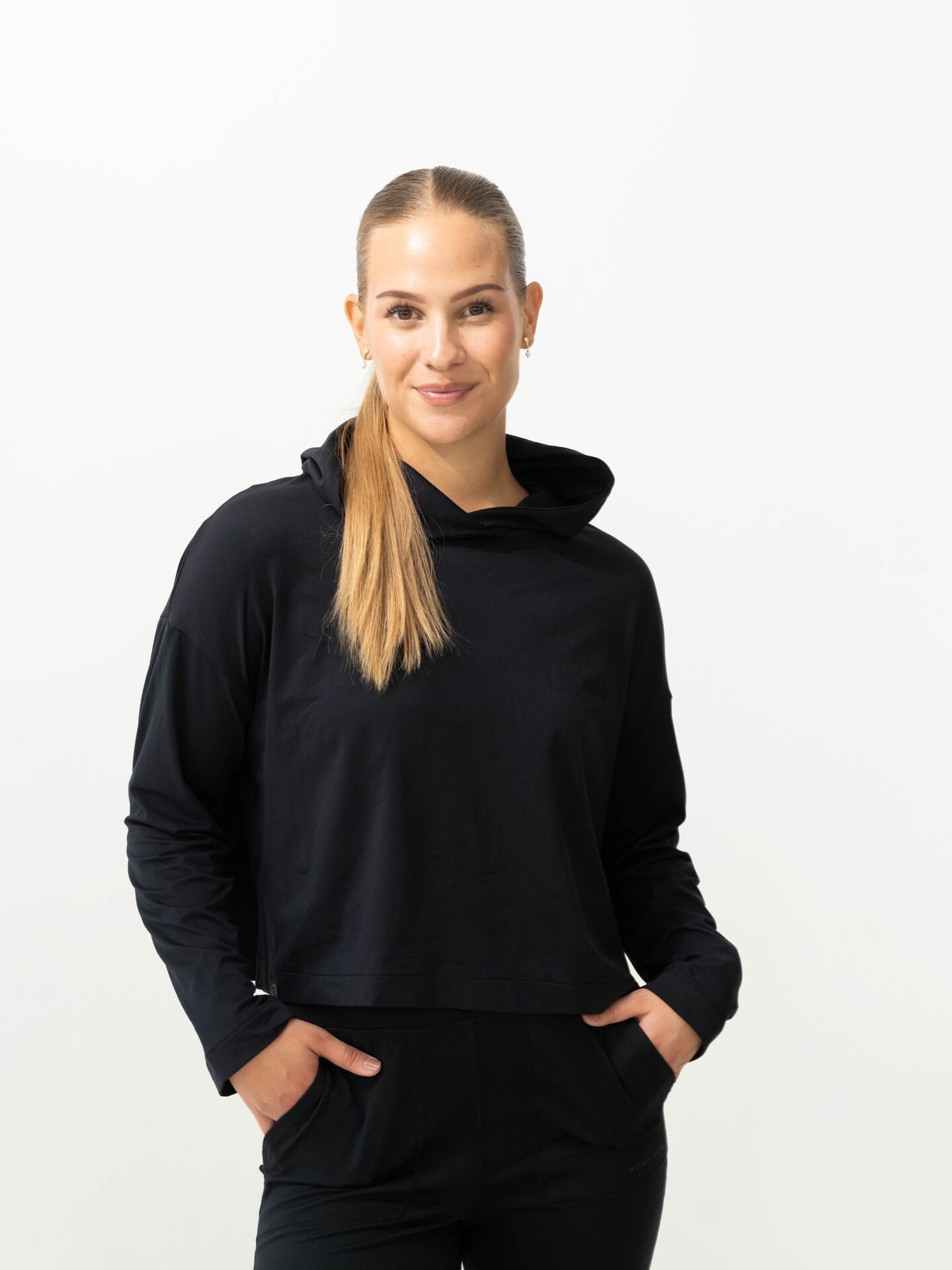 Röhnisch Soft Cropped Hoodie Black