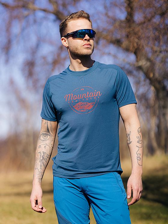 Mountain Equipment Headpoint Script Mens Tee Majolica Blue