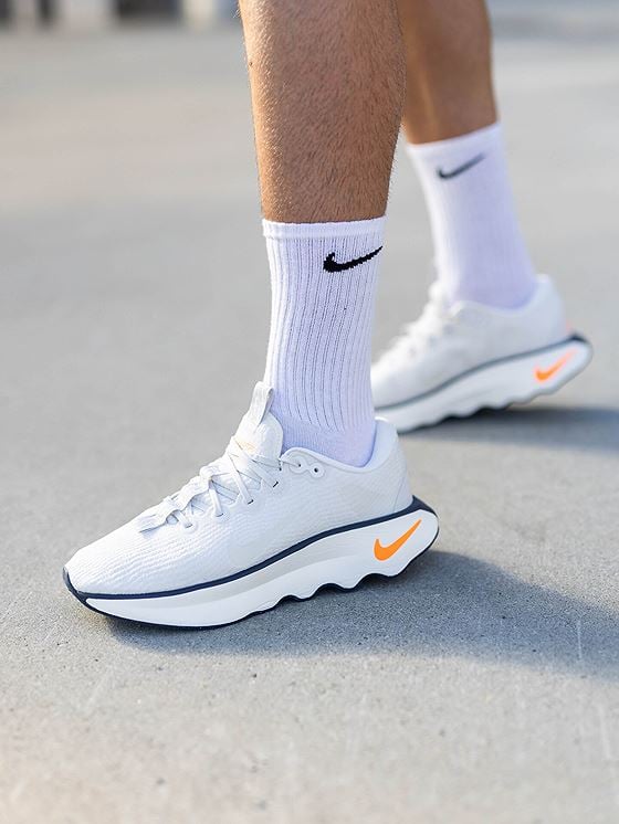 Nike Motiva Sail / Platinum Tint / Light Iron Ore