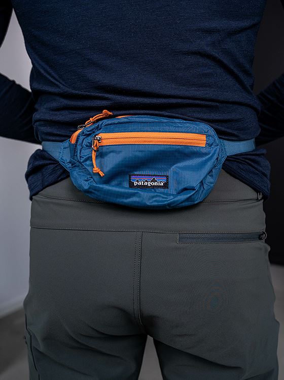 Patagonia Ultralight Black Hole Mini Hip Wavy Blue