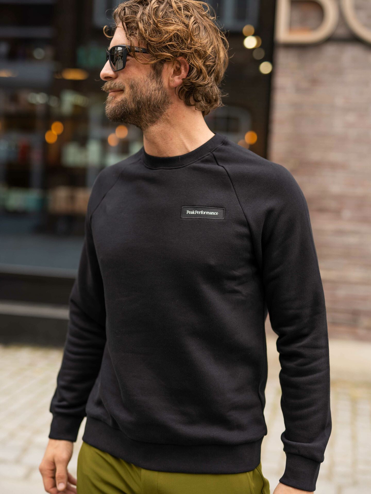 cement Ord prinsesse Peak Performance M Logo Sweatshirt - Sort | Getinspired.no