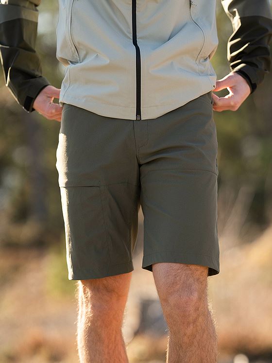 Peak Performance Iconiq Shorts Pine Needle (48C)