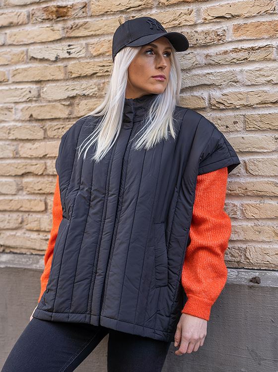 Moss Copenhagen Chau Cape Black